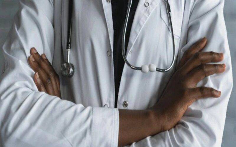 Ministério da Saúde abre 1,7 mil bolsas para médicos especialistas