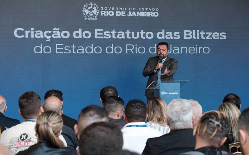 Governador Cláudio Castro sanciona lei do Estatuto das Blitzes e estabelece regras par