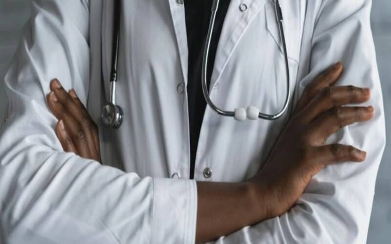 Agora Tem Especialistas abre 1,7 mil bolsas para médicos especialistas que contarão co