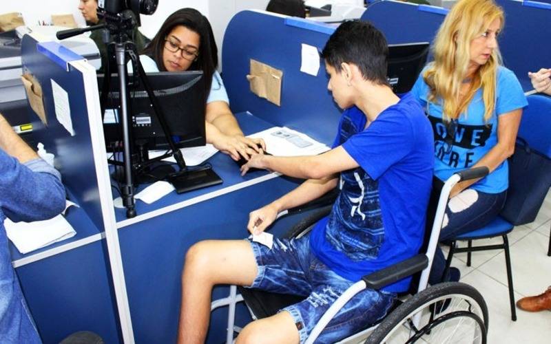 Detran RJ oferece atendimento exclusivo a pessoas com deficiência no sábado 