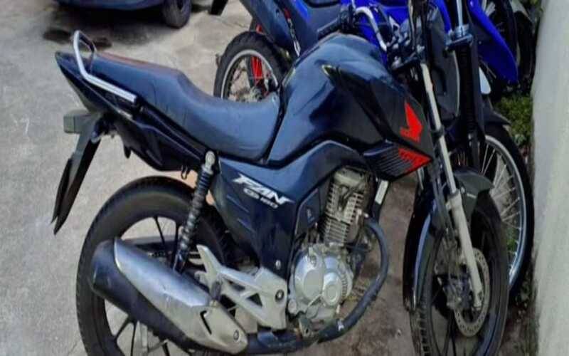 Polícia civil prende homem em flagrante por colaboração no tráfico de drogas na Comuni