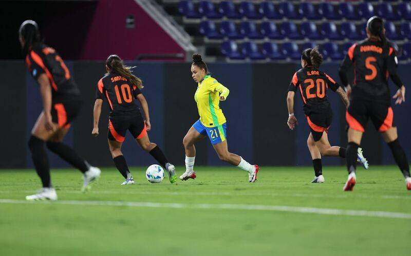 Com 10, Brasil segura a Colômbia e avança em 1º na Copa América