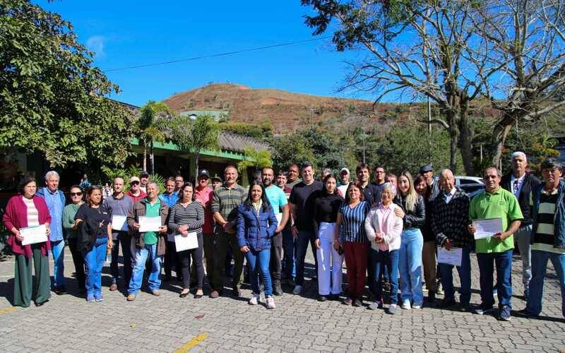 PrefeituraPrefeitura cel celebra o Dia do Produtor Rural com homenagem no Hortomercado