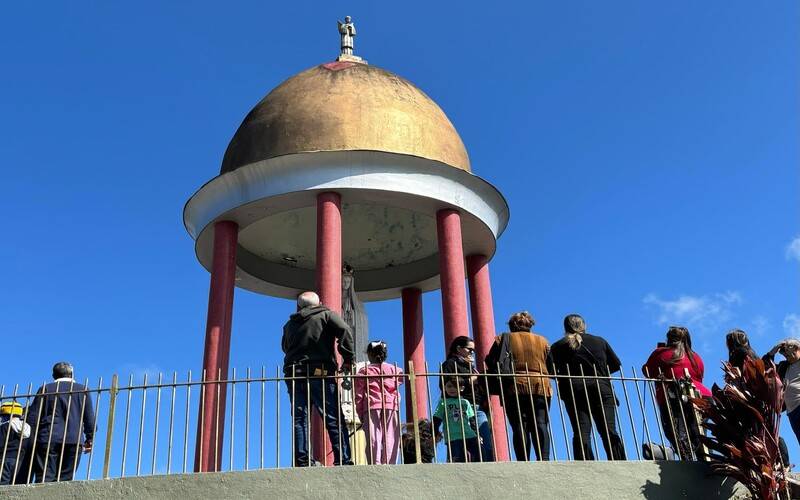Trono de Fátima recebe visitantes na manhã deste domingo