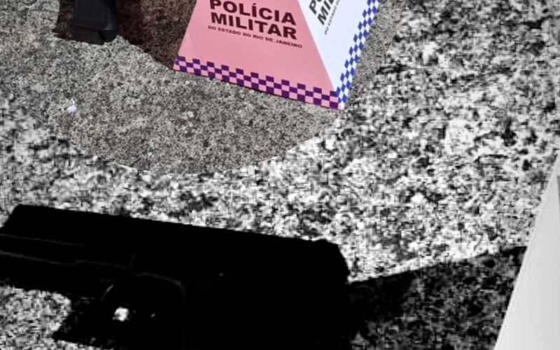 Centro: jovens apreendidos com réplica de arma de fogo