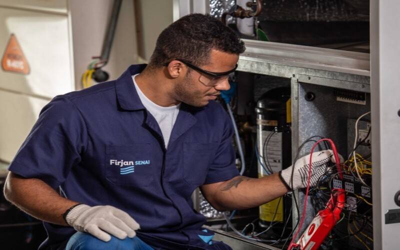 Firjan SENAI oferece 380 vagas em cursos gratuitos de qualificação profissional em Pet