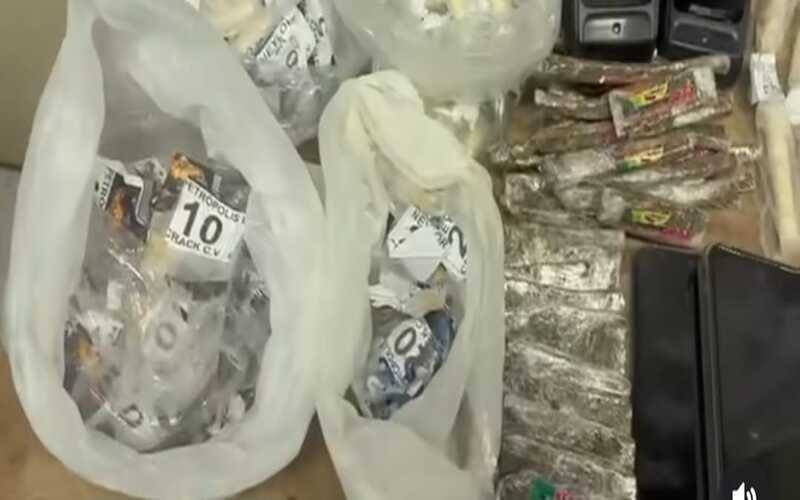 Ação conjunta: drogas encontradas na Comunidade do Neylor