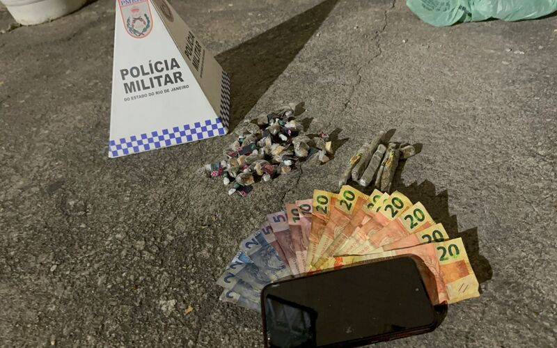 Polícia Militar apreende drogas no Sargento Boening