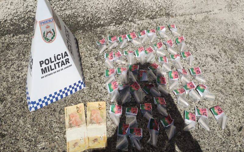 Polícia Militar prende homem por tráfico no Chácara Flora