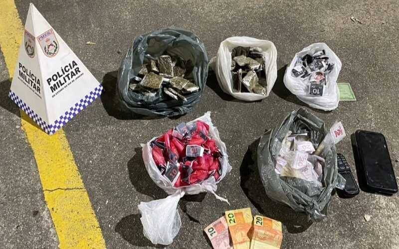 PM apreende drogas no Quitandinha