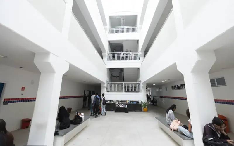 Escola em tempo integral deve ter jornada mínima de 35 horas semanais