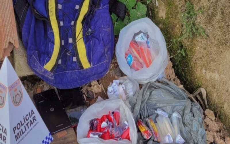 PM apreende drogas no Quitandinha