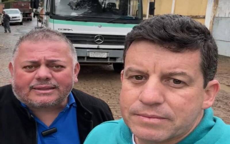 Vereador Júnior Coruja acompanha ao lado do Prefeito Hingo Hammes os trabalhos de limp