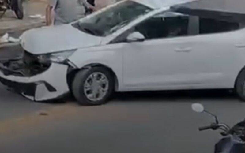Acidente entre carro e moto deixa motociclista ferido em Itaipava