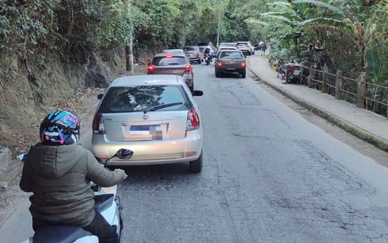 Volta às aulas intensifica trânsito em Petrópolis