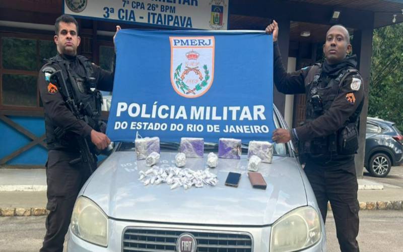 Polícia Militar prende dois e apreende 3 Kg de maconha em Itaipava