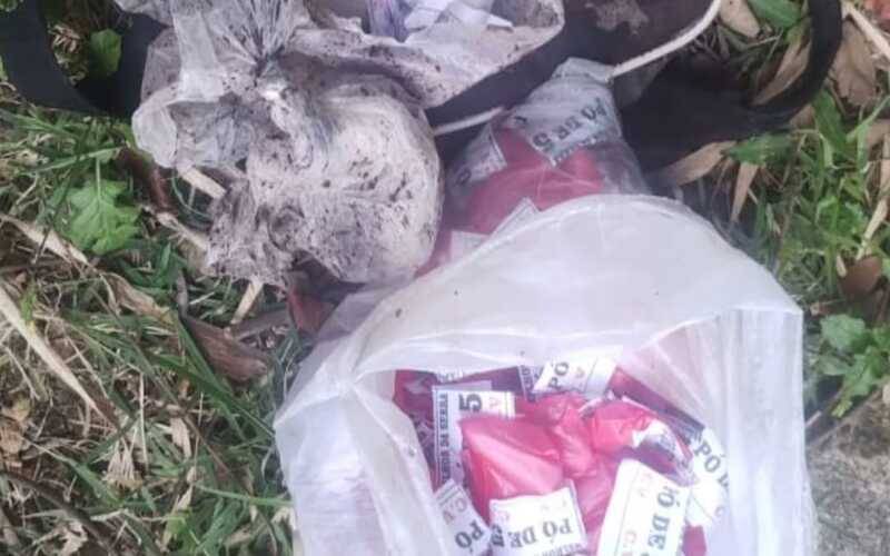 PM apreende drogas no Duarte da Silveira