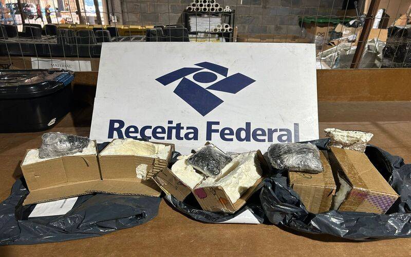 Receita Federal apreende R$ 30 mil em ecstasy e crack em transportadora no Rio de Jane