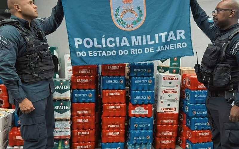 PM recupera carga de cerveja desviada em golpe do pix em Petrópolis