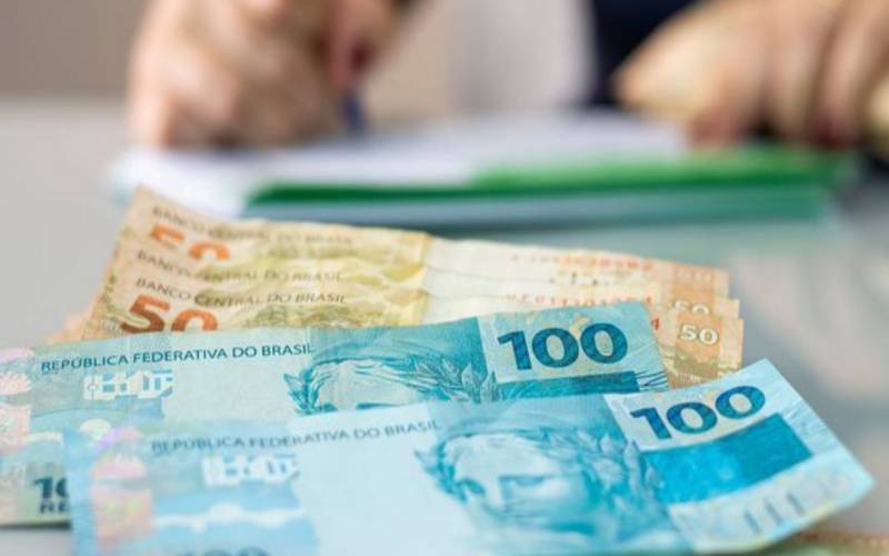 Pagamentos do Bolsa Família e Auxílio Gás começam nesta segunda-feira (18): confira o 