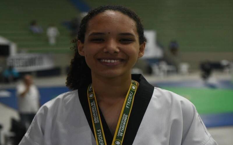 Aos 15 anos, Angela Azevedo disputa vaga na Seleção Brasileira Sub-21 de Taekwondo e s
