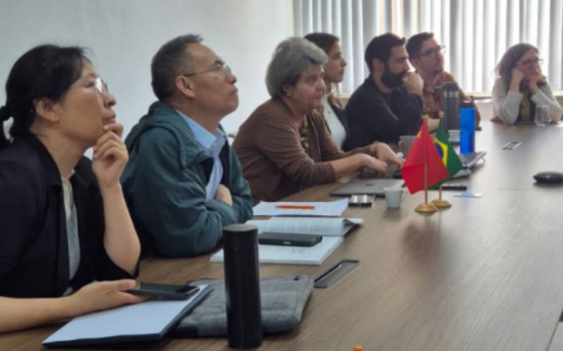 Laboratório de Bioinformática do LNCC recebe delegação chinesa para discutir criação d