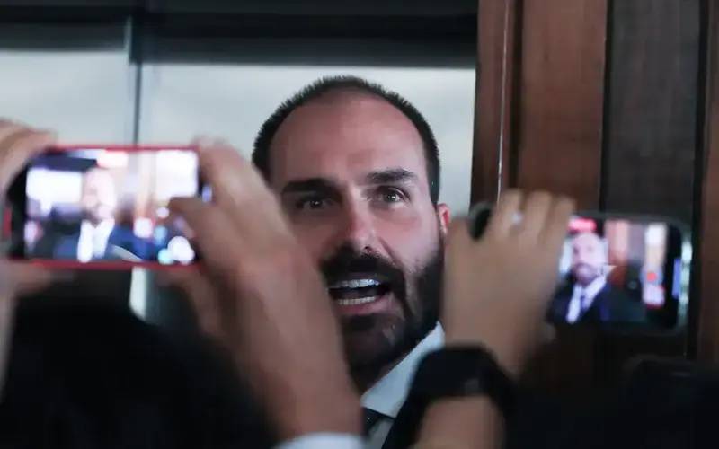 Após indiciamento, Eduardo Bolsonaro critica atuação da PF