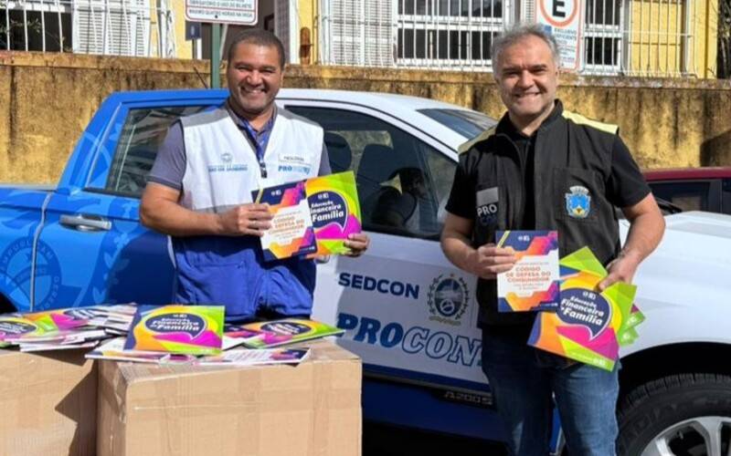 Prefeitura recebe 1.500 códigos de Defesa do Consumidor Comentado e Cartilha de Educaç