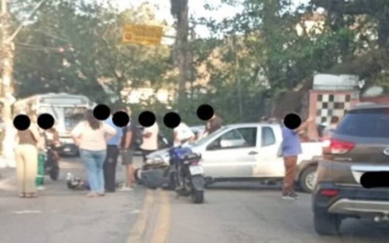 Colisão entre carro e moto é registrado no Quitandinha 