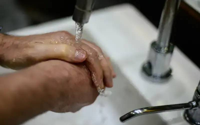 De cada 10 residências no país, 3 não têm esgoto ligado à rede geral