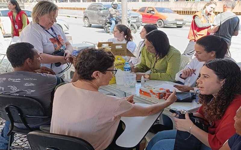 Mais de 150 pessoas participam de ação de saúde realizada pela Prefeitura na Praça da 
