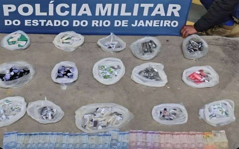 Homem é preso com drogas na Comunidade da Cocada, em Petrópolis 