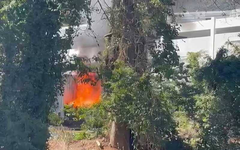 Incêndio é registrado em galpão atrás do supermercado Bramil, de Itaipava