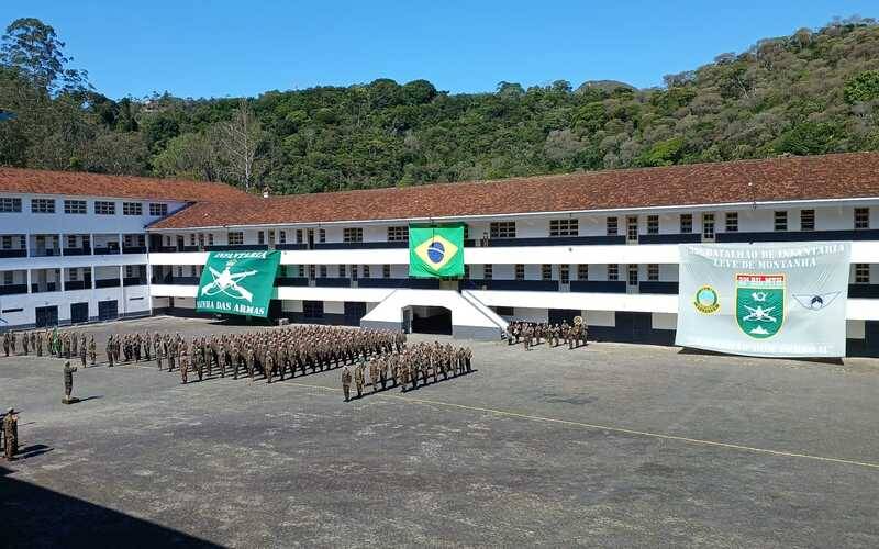 32º Batalhão de Infantaria Leve de Montanha celebra o dia do Soldado