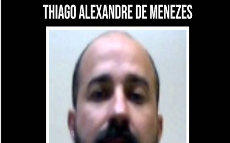 Disque Denúncia pede informações sobre homem acusado de acusado de praticar os crimes 