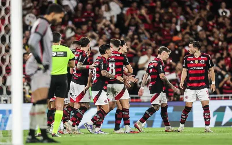 Golada histórica: Flamengo vence o Vitória por 8x0