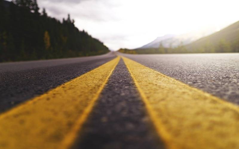 BR-040: passagem de carreta de grande porte dificulta ultrapassagens