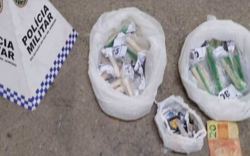 PM apreende drogas na Estrada da Saudade