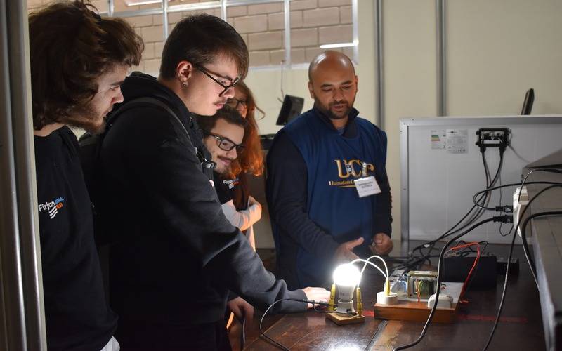 Alunos do Ensino Médio exploram o mundo das profissões no UCP Portas Abertas