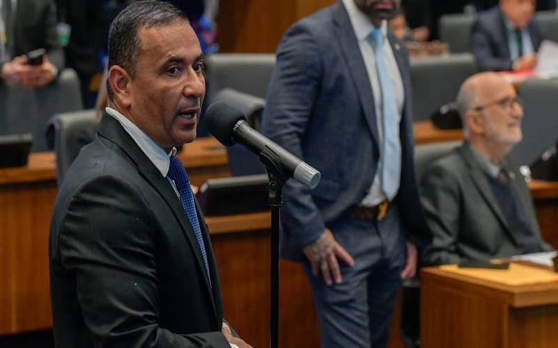 Alerj aprova multa pra uso de aparelhos sonoros em transporte coletivo