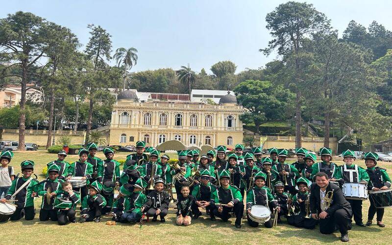 Banda Marcial Nilton Rocha do projeto de música da Escola Germano Valente é atração no