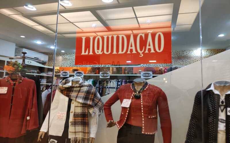 Liquidação de Inverno aquece comércio em Petrópolis com descontos de até 70%