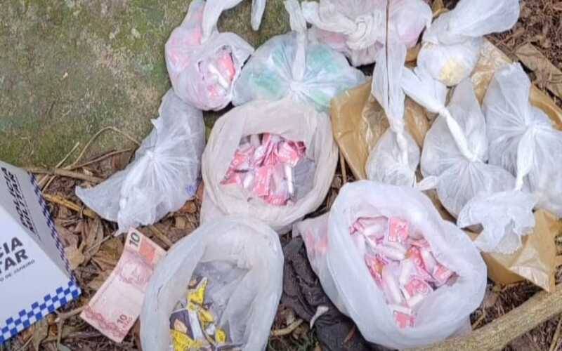 PM apreende drogas no Bela Vista