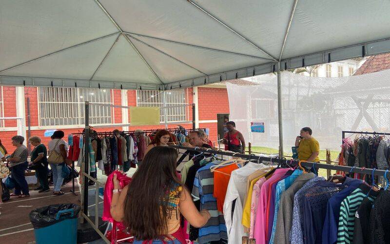 Colégio Santa Catarina de Petrópolis promove Bazar Solidário com preços especiais