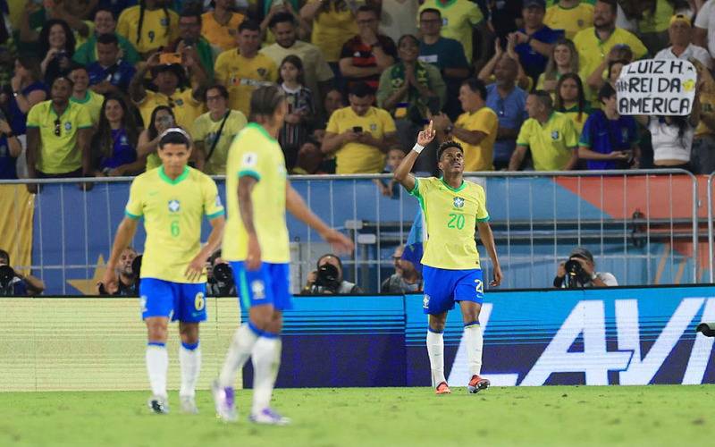 Brasil vence o Chile no Maracanã