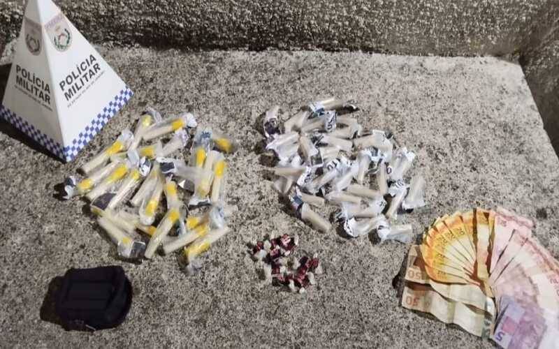 PM apreende drogas no Chácara Flora