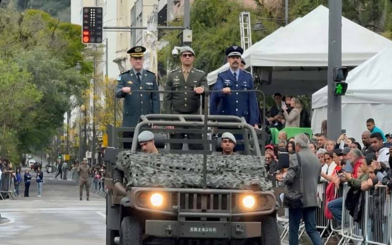 Desfile de 7 de setembro reúne escolas e forças de segurança em Petrópolis 