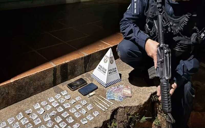 PM apreende drogas na Posse
