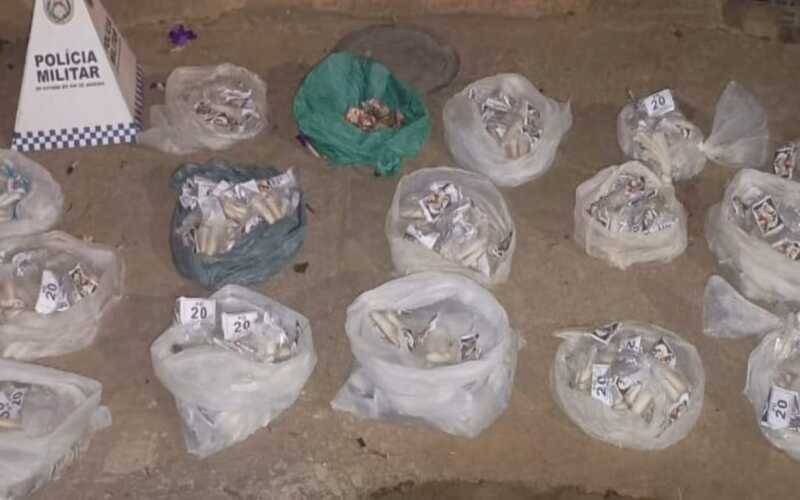 PM apreende drogas no Vicenzo Rivetti: prejuízo de mais de R$ 6 mil ao tráfico