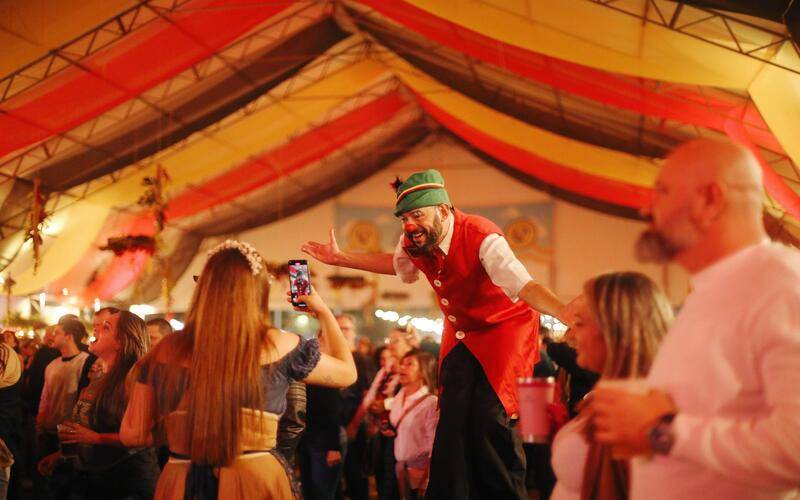 Último fim de semana: Oktoberfest Petrópolis retorna com novos shows, 14 cervejarias e